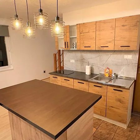 度假居 River House 亚伊采