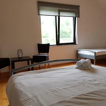 Nyaraló River House *