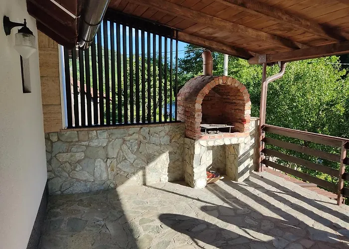 River House 亚伊采