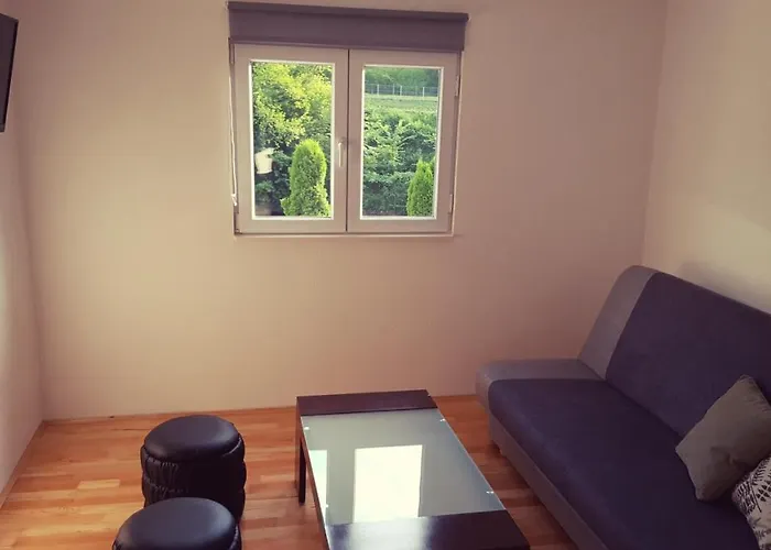 River House 度假居 亚伊采