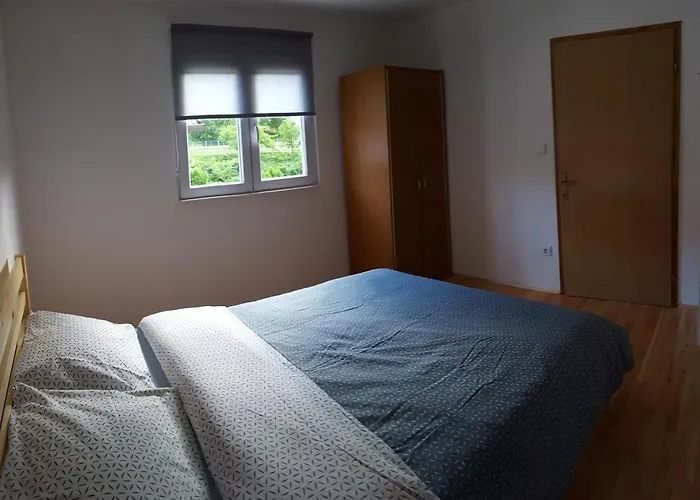 River House 度假居 亚伊采