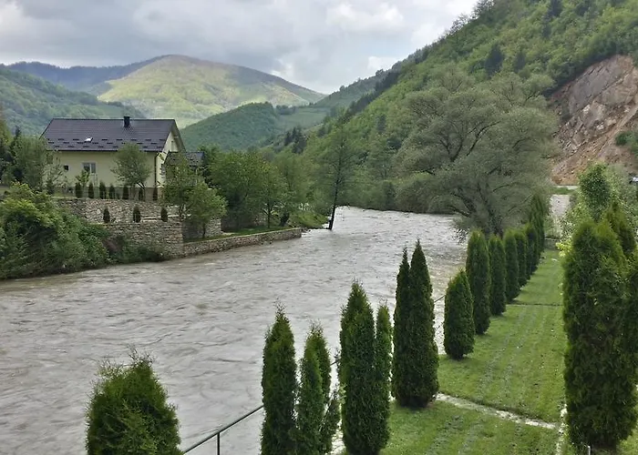 River House * 亚伊采