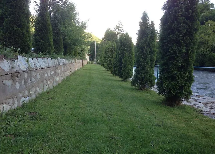 度假居 River House 亚伊采